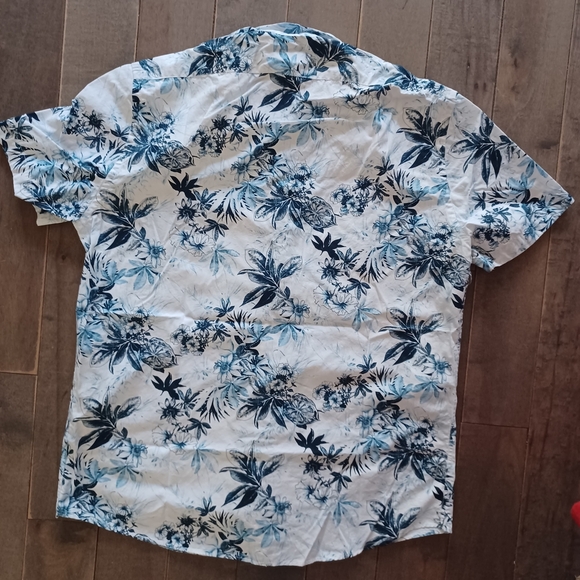 Floral Blue and White Zara Men's Shirt - Picture 2 of 3